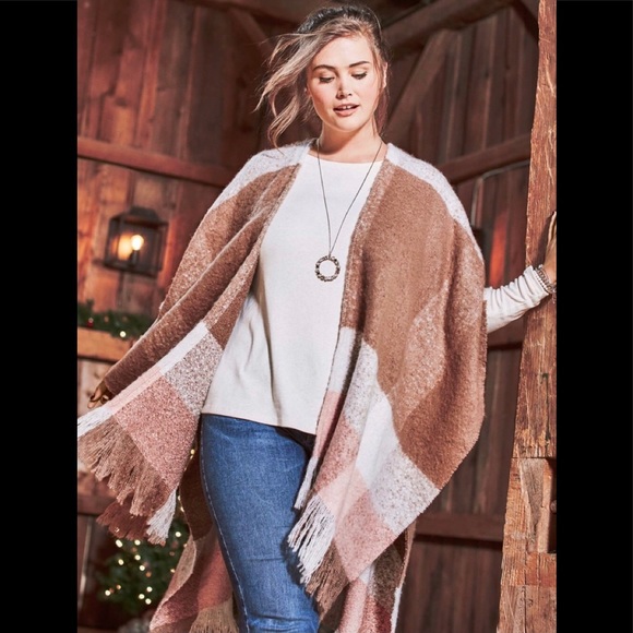 🆕NEW! Oversized Plaid Fringe Poncho - Picture 5 of 11